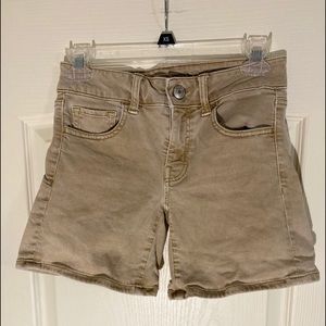 AMERICAN EAGLE KHAKI STRETCHY SHORTS
